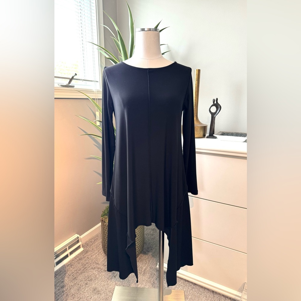 SUN KIM Comfy USA black shark bite hem tunic top XS.   Excellent condition